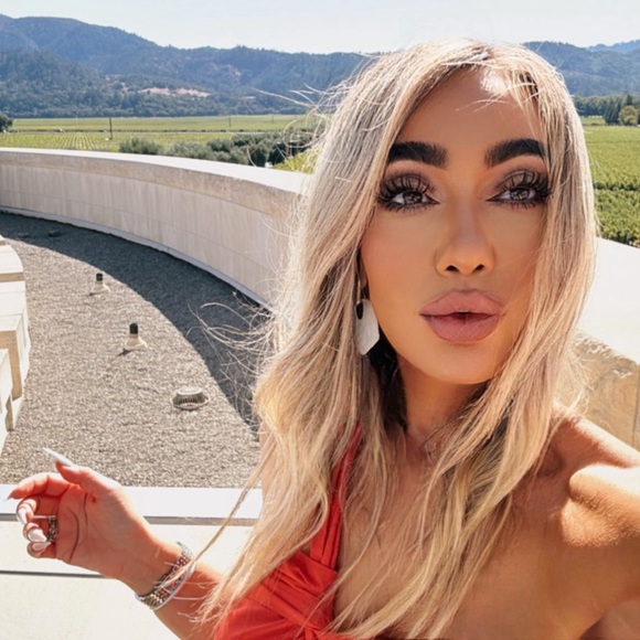 Meet your Posher, Emeli - Picture 4 of 4